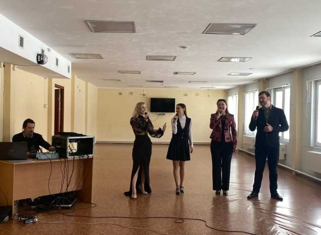 Артисты группы «Калейдоскоп» выступили в Леонидовке